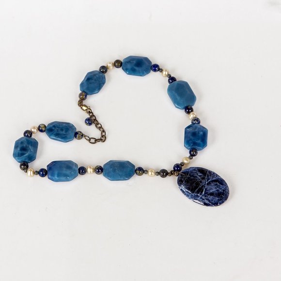 NWT faceted Blue stone necklace - Picture 2 of 2